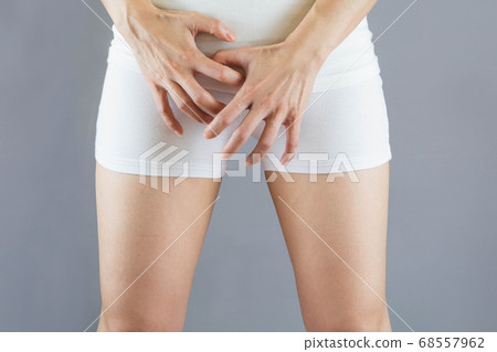woman wore white shorts with itching and scratch the Female genitalia area. 68557962