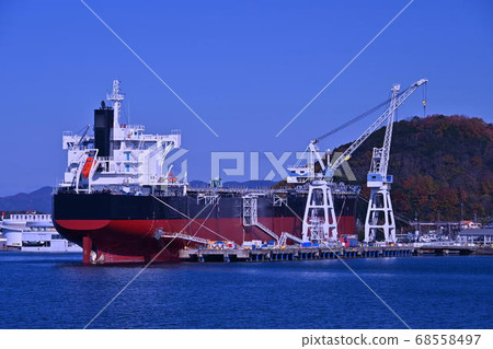 Scenery of a shipyard in Numakuma Town, Fukuyama City, Hiroshima Prefecture 68558497