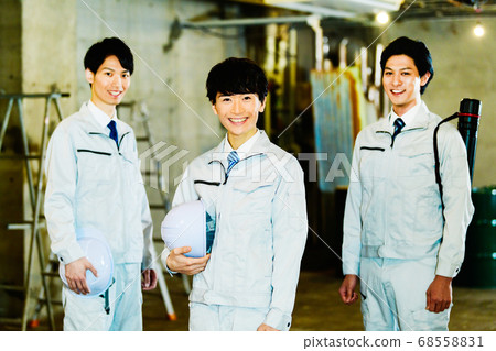 Factory male worker 68558831