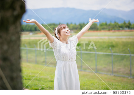 綠色的女人 68560375