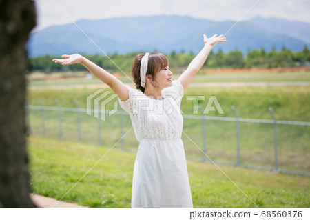 Woman in the green 68560376