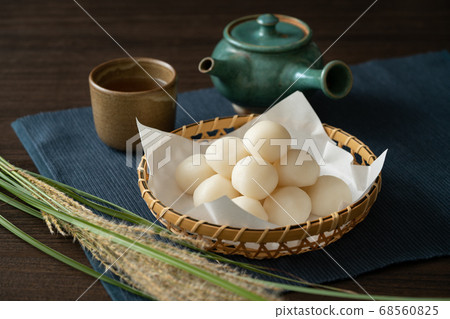 Tsukimi dumplings 68560825