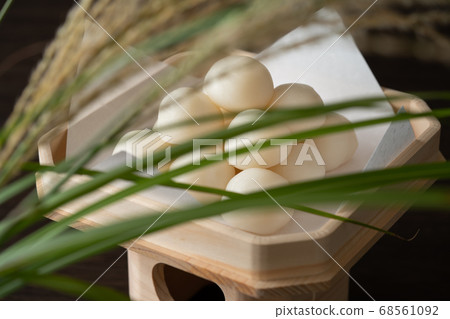 Tsukimi dumplings 68561092