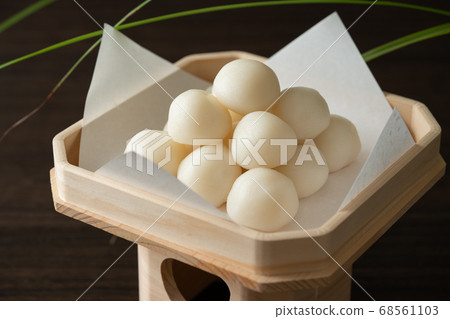 Tsukimi dumplings 68561103