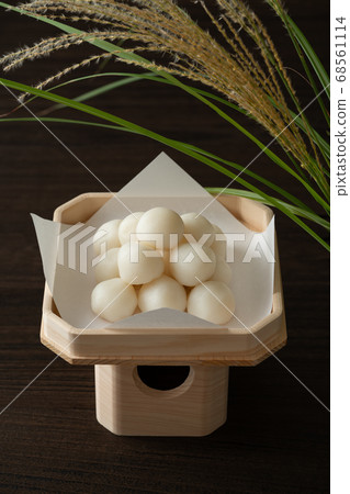 Tsukimi dumplings 68561114