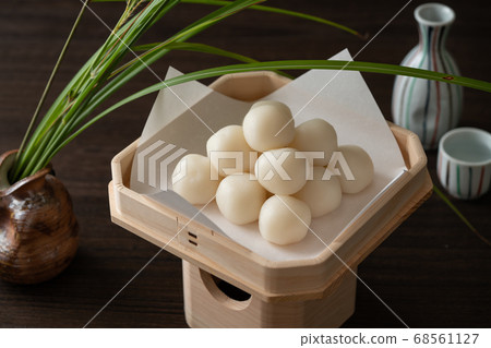 Tsukimi dumplings 68561127