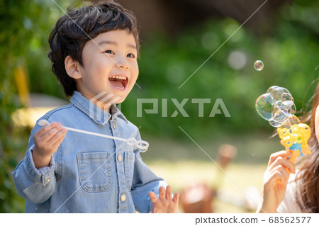 Children lifestyle play 68562577