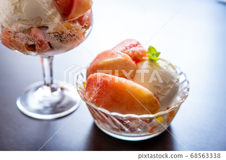 Hida peach parfait 68563338