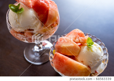Hida peach parfait 68563339