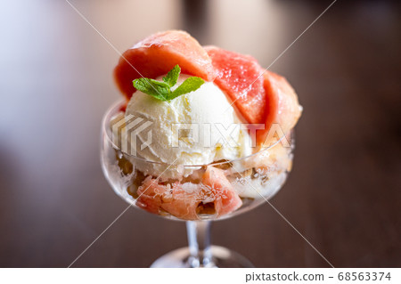Hida peach parfait 68563374