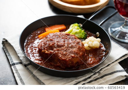 紅燒漢堡牛排 紅燒漢堡牛排 68563419