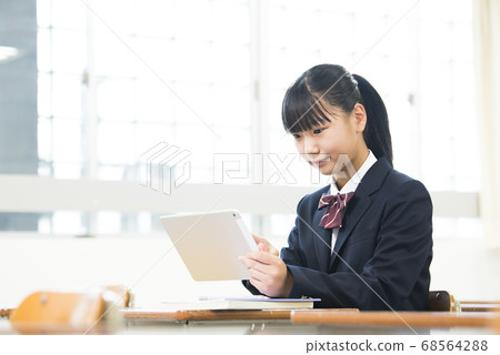 初中女生,高中女生班片 初中女生,高中女生班片 68564288