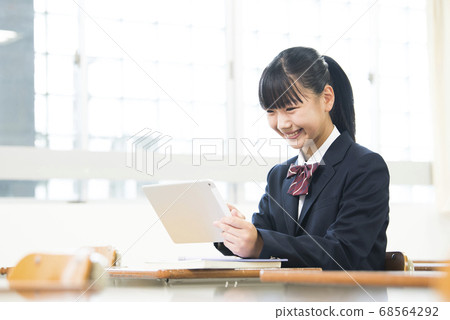 初中女生,高中女生班片 初中女生,高中女生班片 68564292