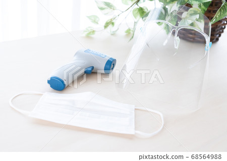 Corona virus countermeasures: Non-contact thermometers, face shields, masks used for temperature measurement Corona virus countermeasures: Non-contact thermometers, face shields, masks used for temperature measurement 68564988