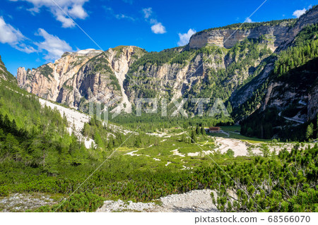Autumn landscape in Val di Fanes, Dolomites, 68566070