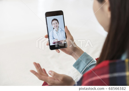 Online medical treatment image from smartphone 68566382