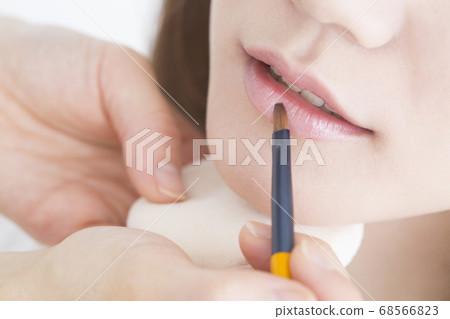 女人化妝 68566823