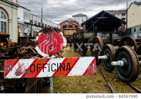 Old station repair workshop 68567490