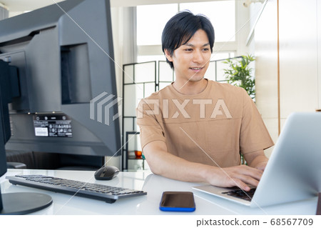 Telework Male PC Lifestyle Casual 68567709