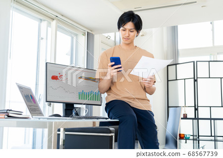 Telework Male PC Lifestyle Casual Telework Male PC Lifestyle Casual 68567739
