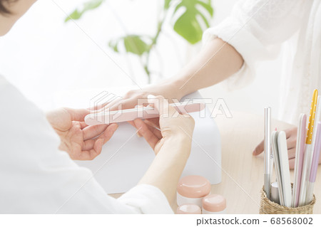 美甲屋  68568002