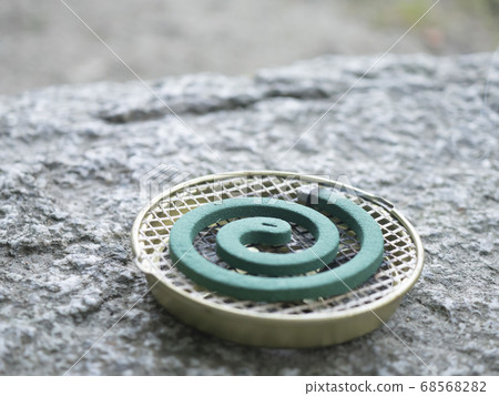 夏季在戶外活躍的驅蚊蚊香 68568282