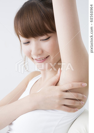 Woman checking the armpit Woman checking the armpit 68568964