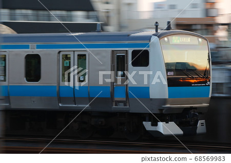 [JK] Keihin Tohoku Line Series E233 (Omiya Station first train) 68569983