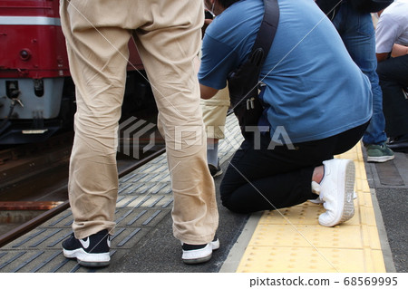 Shooting iron group ignoring the yellow line Shooting iron group ignoring the yellow line 68569995