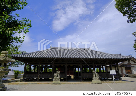 Jodo-ji Temple with a statue of Amida Sanson by Buddhist master Kaikei 68570573