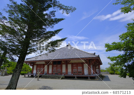 Jodo-ji Temple with a statue of Amida Sanson by Buddhist master Kaikei 68571213