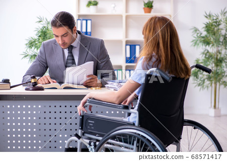 Young injured woman and male lawyer in the courtroom 68571417