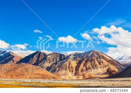 Mountains near Tso Pangong Lake, Ladakh Mountains near Tso Pangong Lake, Ladakh 68571484