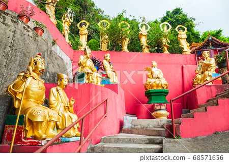 Ten Thousand Buddhas Monastery, Hong Kong 68571656