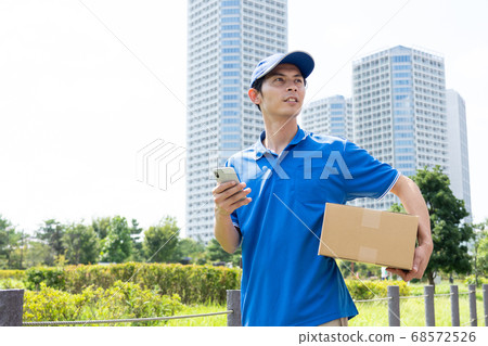 A male driver of a courier that delivers luggage 68572526