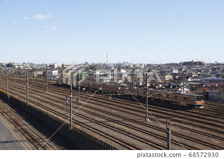 Musashino Line 205 series passing Koshigaya Freight Station 68572930