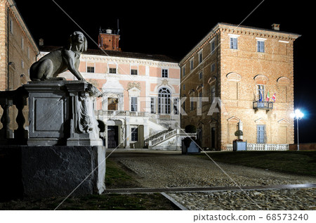 Castle of Govone (italy) at night Castle of Govone (italy) at night 68573240