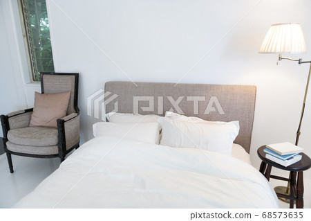 Bedroom image 68573635