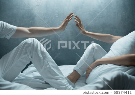 Crazy man and woman are sitting in bed, insomnia Crazy man and woman are sitting in bed, insomnia 68574411
