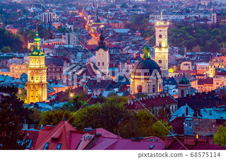 Night Lviv view 68575114