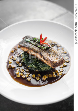 salmon fillet with steamed spinach and corn with 68576005