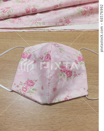 Handmade floral three-dimensional mask 68576992
