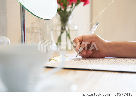 Japanese woman filling out counseling sheet at beauty salon 68577413