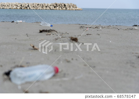 Plastic waste 68578147