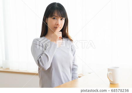 少婦掩藏的嘴 少婦掩藏的嘴 68578236