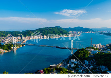 初夏坎蒙海峽，美麗的藍天，大海和城市景觀 68578567
