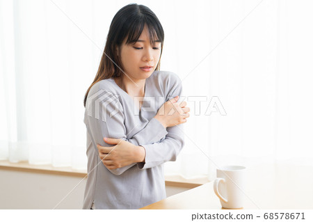 A young woman with poor physical condition A young woman with poor physical condition 68578671
