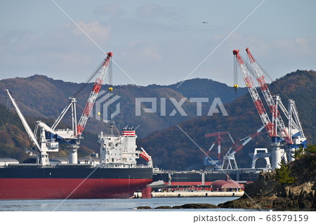 Scenery of a shipyard in Numakuma Town, Fukuyama City, Hiroshima Prefecture 68579159