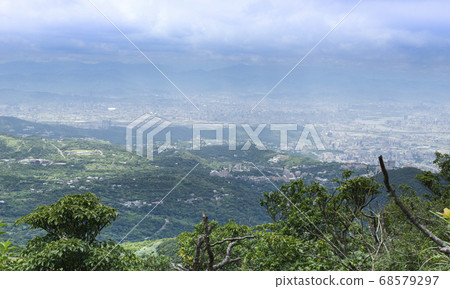 七星山俯瞰台北城 68579297