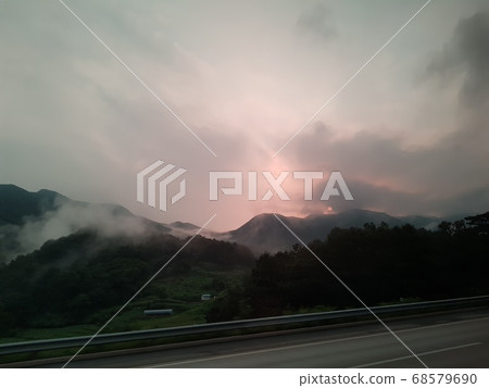 山，日落，雲，雲海 68579690